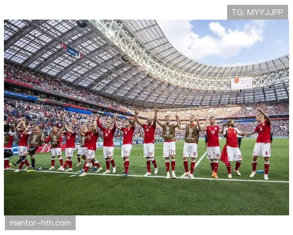 丹麦国家队红白球衣配色引关注,主场战袍延续经典设计 丹麦国家队红白球衣配色引关注,主场战袍延续经典设计